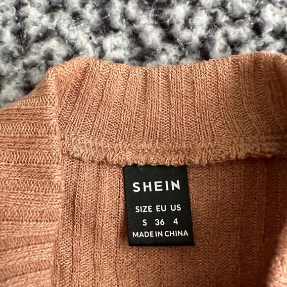 tan ribbed mock neck cropped tank - Picture 3 of 7